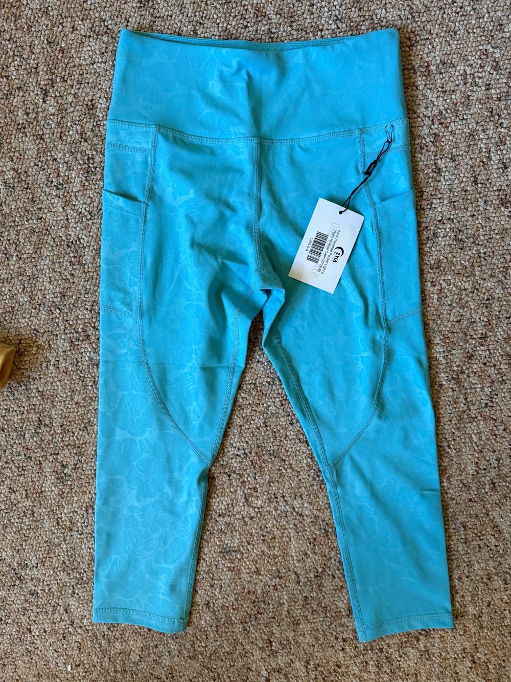 ZYIA Active capri Light N’ Tight legging (6-8) NWT